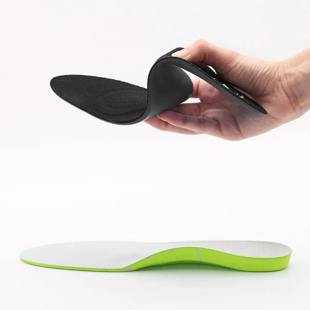 An image depicting a flimsy insole vs a highly supportive sole5 orthotic insole